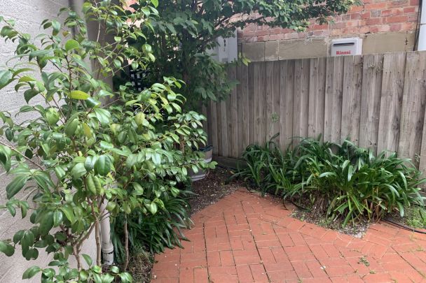 Inner city living - Photo 1