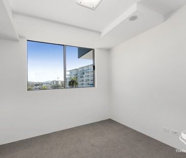 Stunning Apartment with a Spacious Walk-In Wardrobe - Photo 6