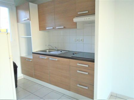Location Appartement 3 pièces 62m² ST ANDRE DE CUBZAC 33240 - Photo 2