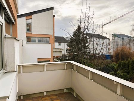 2-geschoßig: Stilvoll sanierte 6-Zimmer-Wohnung mit Terrasse und Balkon - Foto 2