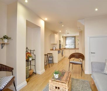 2 Bed House - Terraced - Photo 5