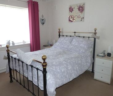 2 bedroom detached bungalow to rent - Photo 2