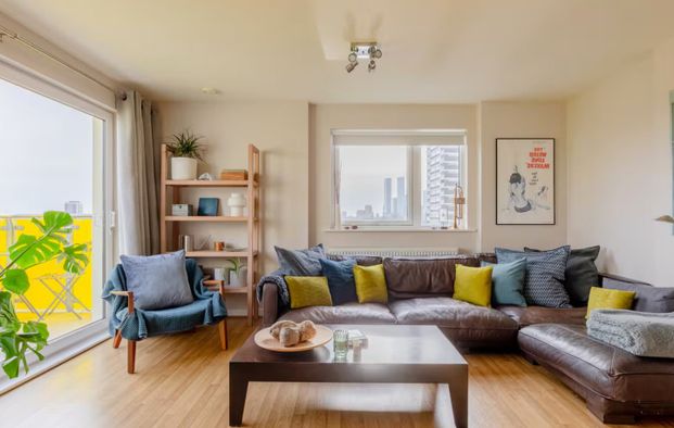 2 Bed Flat, Wager Street, E3 - Photo 1