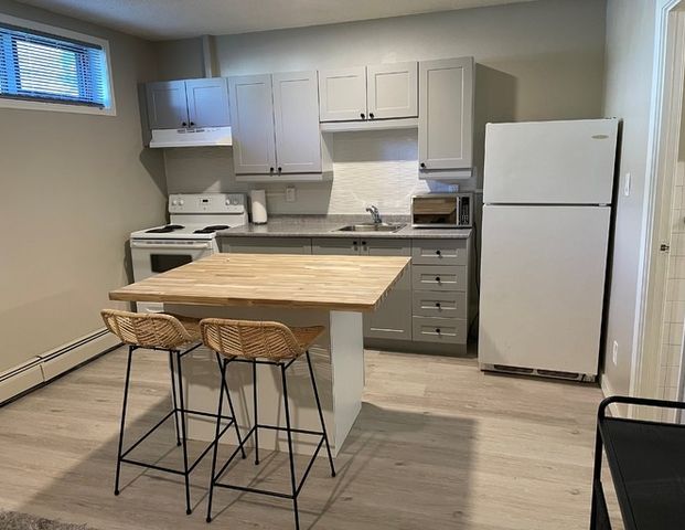 Un-Furnished Bachelor - SHORT TERM RENTERS WELCOME - ALL IN JAN 1 | 80 Brodie Avenue, Greater Sudbury - Photo 1