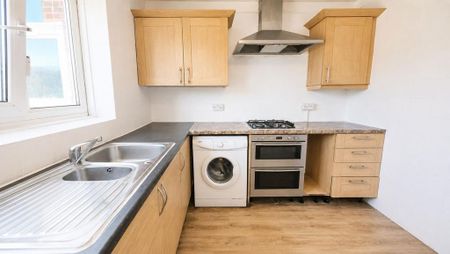 2 bedroom flat to rent - Photo 2