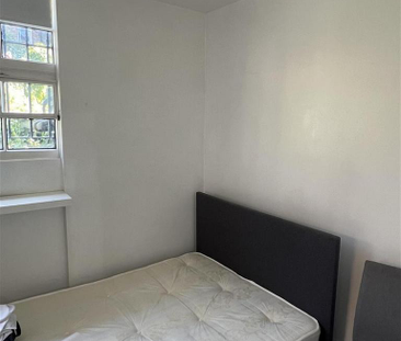 4 bedroom flat to rent - Photo 5