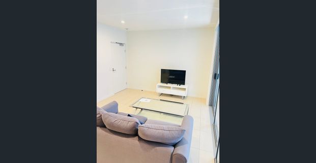 Furnished ! 1 BED ROOM+1 BATHROOM+1 CAR PARK in Great location - Photo 1