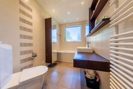 Magnifique villa 6p / 4 CHB + bureau / Jardin avec piscine - Photo 3