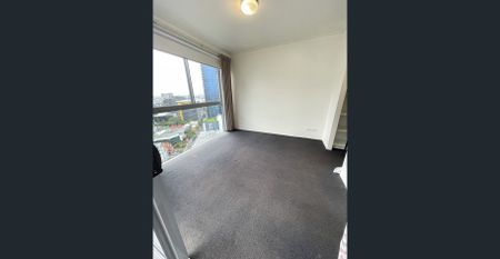 Top Floor Premium 2-Bedroom, 2-Bathroom Apartment with 1 Car Park - Photo 5