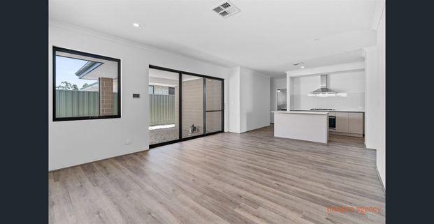 "Charming Family Home for Rent in Scenic Henley Brook Community" - Photo 1