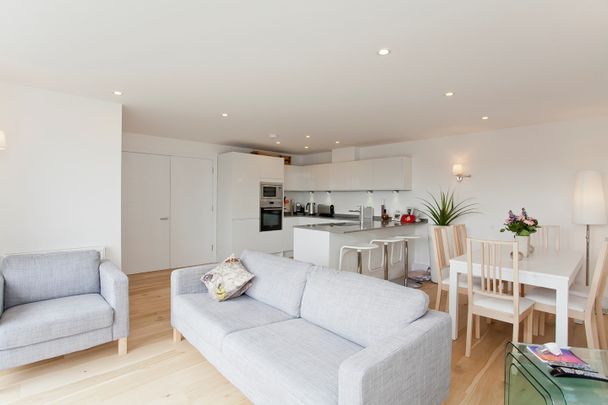 3 Bed Flat, Carpenters Place, SW4 - Photo 1