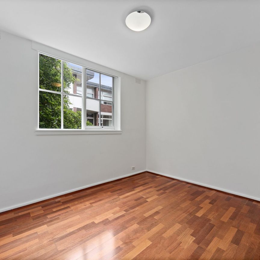 Leafy Oasis in Fantastic Central Location - Photo 1