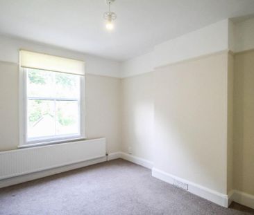 4 bedroom end of terrace house to rent - Photo 3
