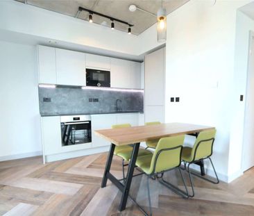 Stunning Fully Furnished Two Double Bedroom, Two Bathroom Apartment... - Photo 6