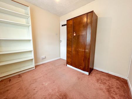 3 Bedroom House To Let - HP13 - Photo 5