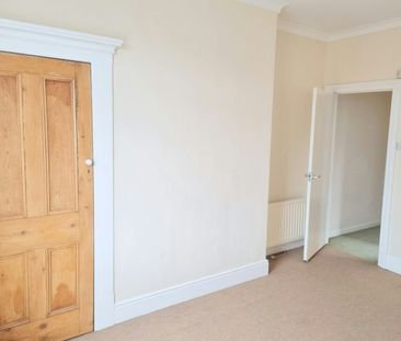 Flat to rent on - Photo 3