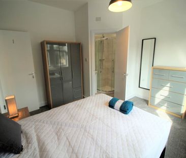 Kirkstall Lane (Room 1), Headingley , Leeds - Photo 1