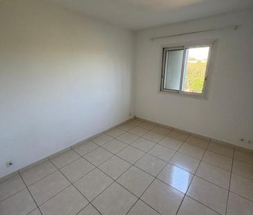 Location Maison 4 pièces 106m² ST PIERRE 97410 - Photo 2
