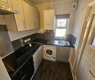 2 bedroom terraced house to rent - Photo 3