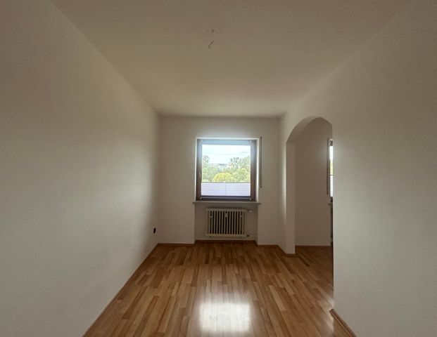 Großzügige 4,5-Zimmer-Wohnung mit 3 Balkonen! Neumarkt - Holzheim - Photo 1