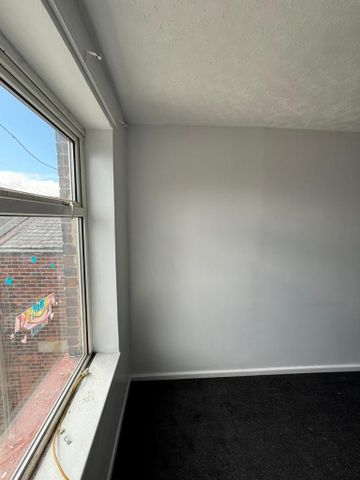 3 bedroom end of terrace house to rent - Photo 2