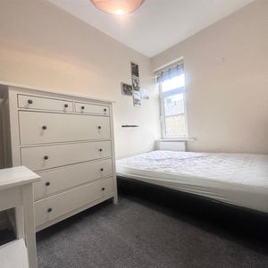 1 bed house share to rent in Hinton Street, Burnley, BB10 - Photo 2