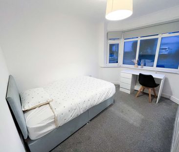 Charnwood Avenue Room D - Photo 1