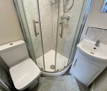 1 bedroom in a house share to rent - Photo 6