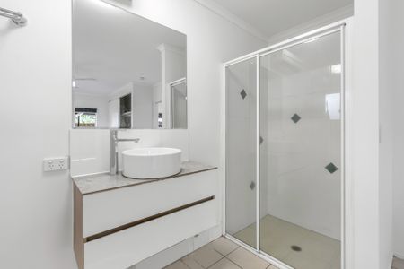 SPACIOUS GRANNY FLAT IN SOUGHT AFTER EDMONTON! - Photo 4