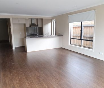 Luxury 4 Bedroom Double Garages House for Rent!! - Photo 5