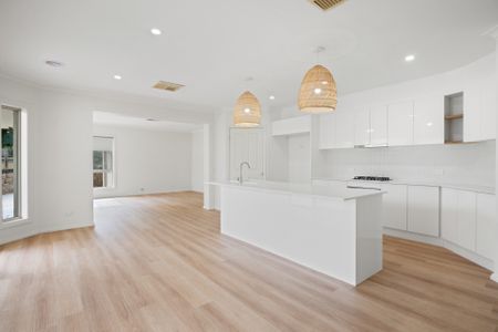 Beautifully Renovated Family Home For Rent In Thurgoona - Photo 2