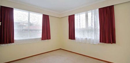 Large family home with plenty of land - Photo 5