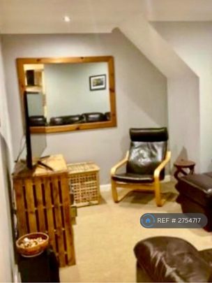 1 bedroom in a flat share to rent - Photo 1