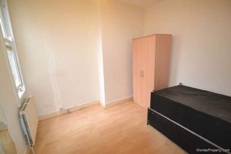 3 bedroom property to rent in London - Photo 2