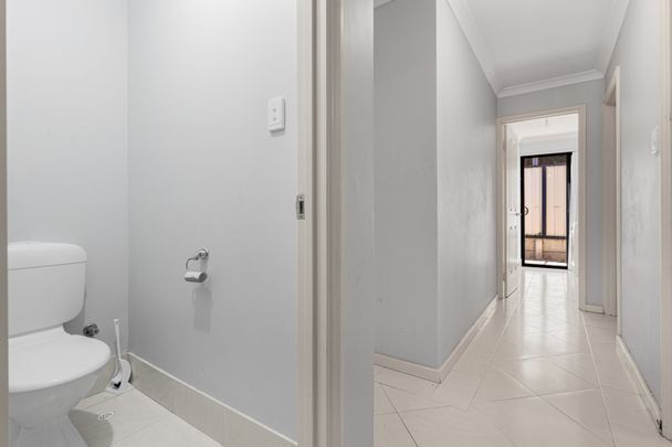Low-Maintenance 3-Bedroom Villa in Convenient Location - Photo 1