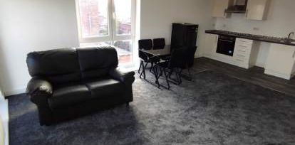 2 bedroom property to rent in Salford - Photo 2