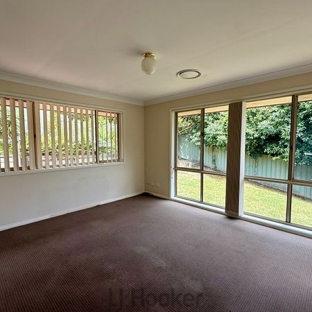 SPACIOUS FAMILY HOME - Photo 4