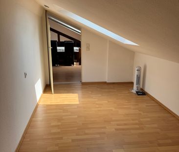Charmante Dachgeschosswohnung in zentraler Lage von Essen-Bergerhau... - Photo 1