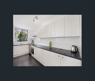 GROUND FLOOR APARTMENT - Photo 6