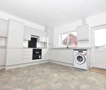 2 bedroom House To Let - Photo 3
