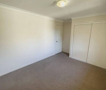 Modern 2 Bedroom Unit in Great Complex - Photo 4