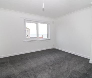 3 bedroom flat to rent - Photo 3
