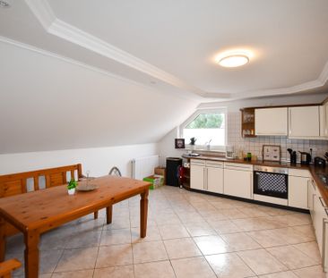 Wohnen auf dem Lande Top-gepflegte Dachgeschosswohnung mit Einbaukü... - Foto 1