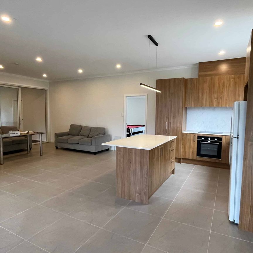 Completely Renovated 6 bedroom, 3 Bathroom House - Photo 1