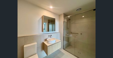 2 Bedroom Apartment With Waterfront Views - Photo 2