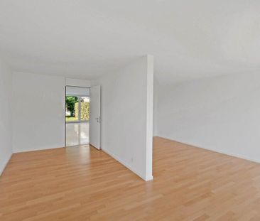 Living in a beautiful, ideally located local recreational area - Photo 1