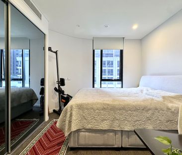 Stylish Two-Bedroom Apartment with Dual Parking & Golf Course Views - Photo 6