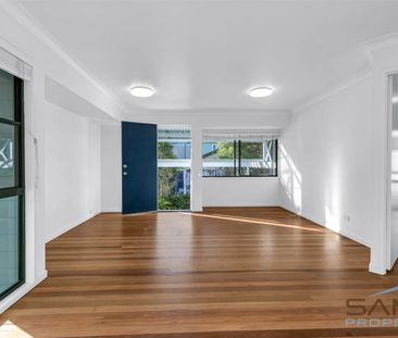 BREAK LEASE - Beautifully Renovated 2-Bedroom Villa – Gordon Park Gem! - Photo 5