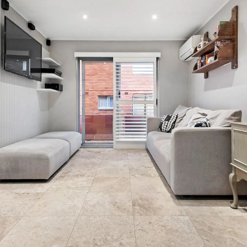 Beautiful Hampton-Inspired Apartment - Photo 1