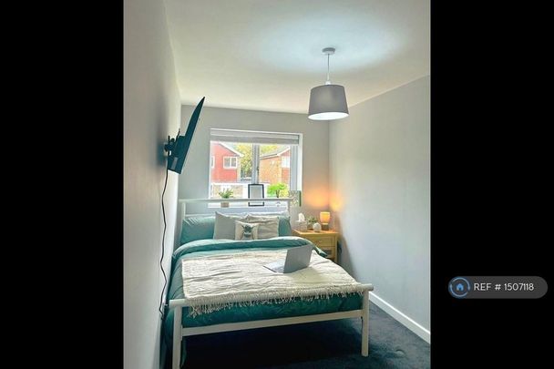 1 bedroom in a house share to rent - Photo 1